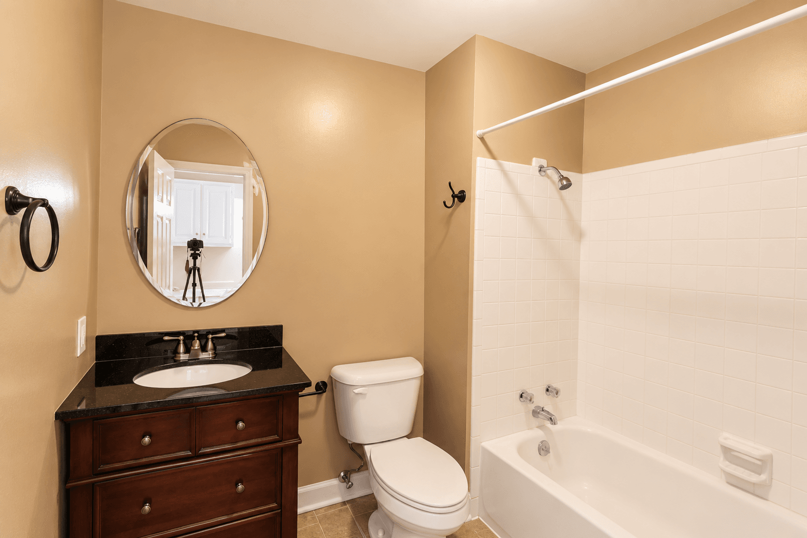 Rome Apartment: 311 E 2nd Ave
