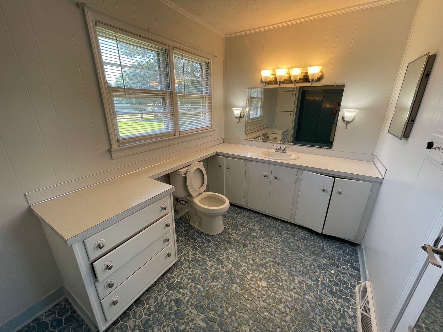 Rome House: 51 Lyons Dr NW