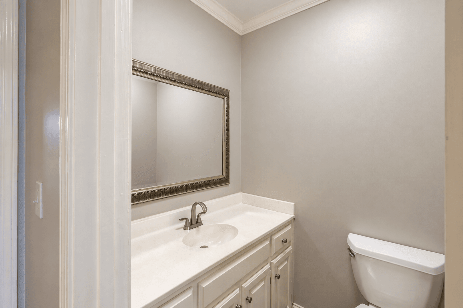 Rome Apartment: 311 E 2nd Ave