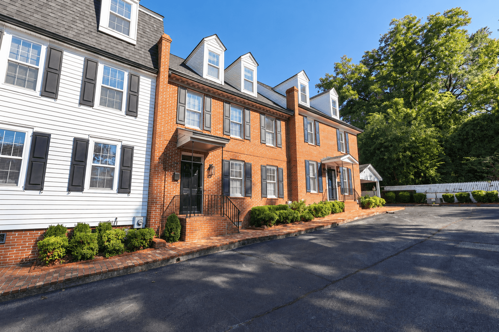 Rome Apartment: 311 E 2nd Ave