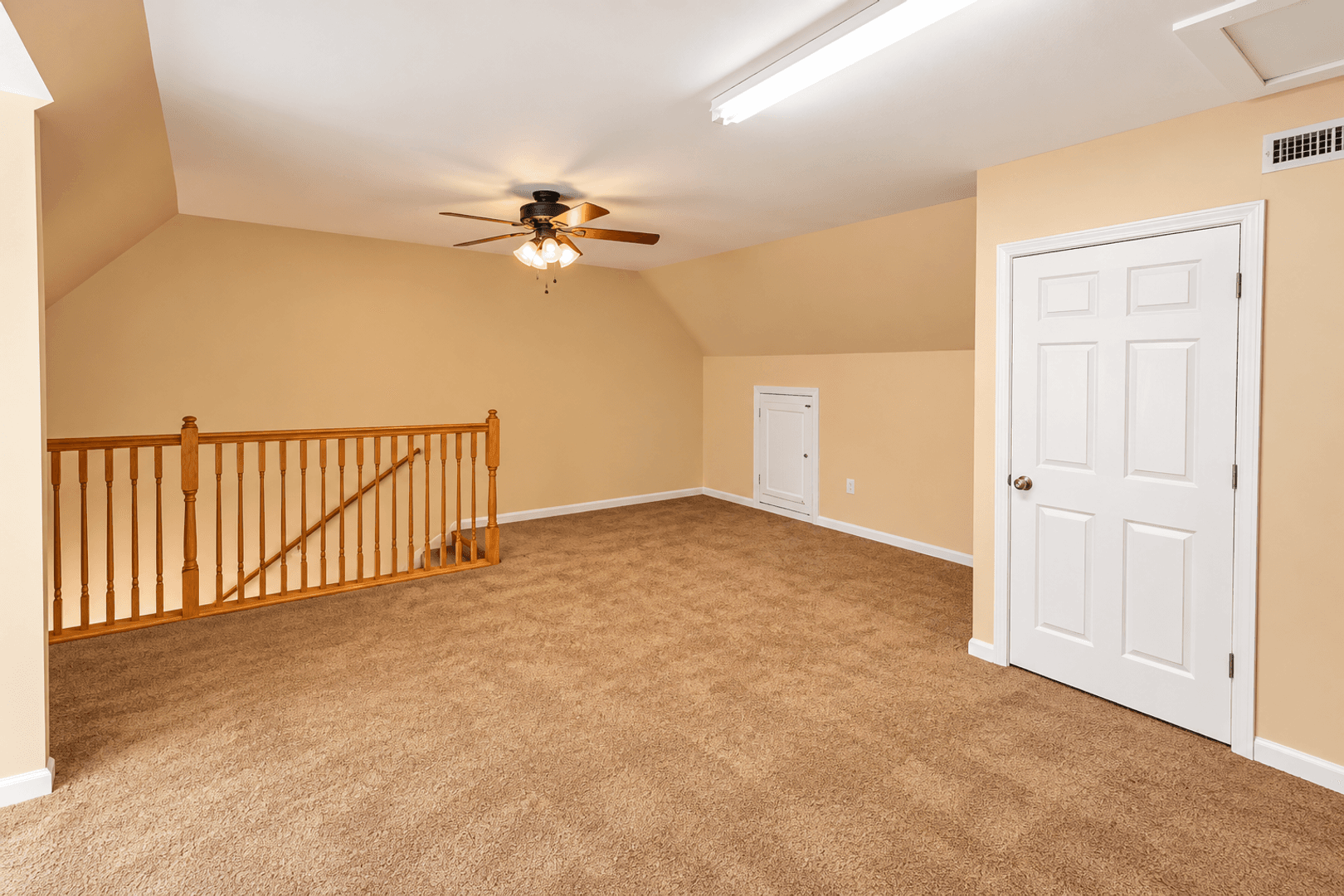 Rome Apartment: 311 E 2nd Ave