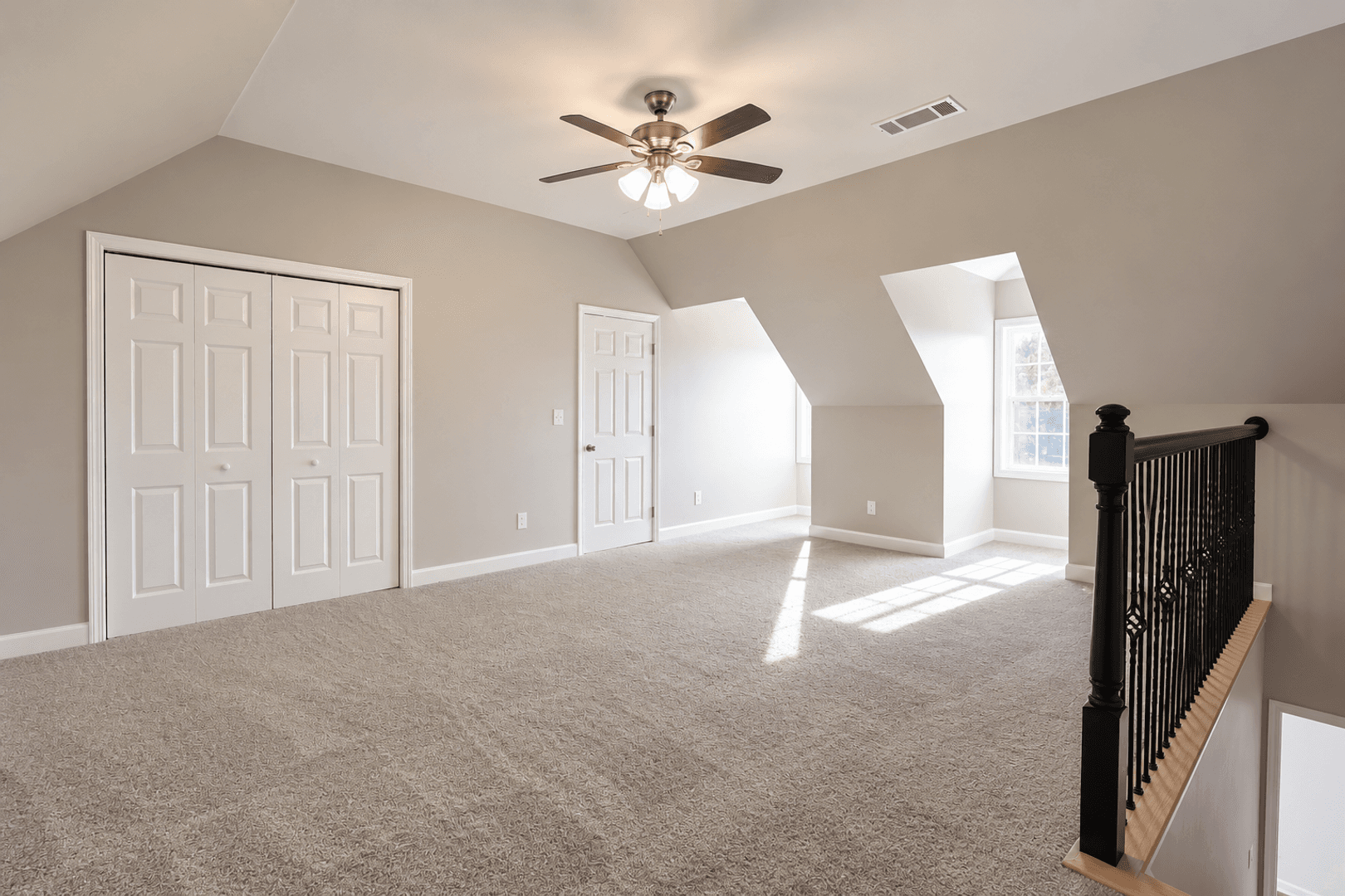 Rome Apartment: 311 E 2nd Ave