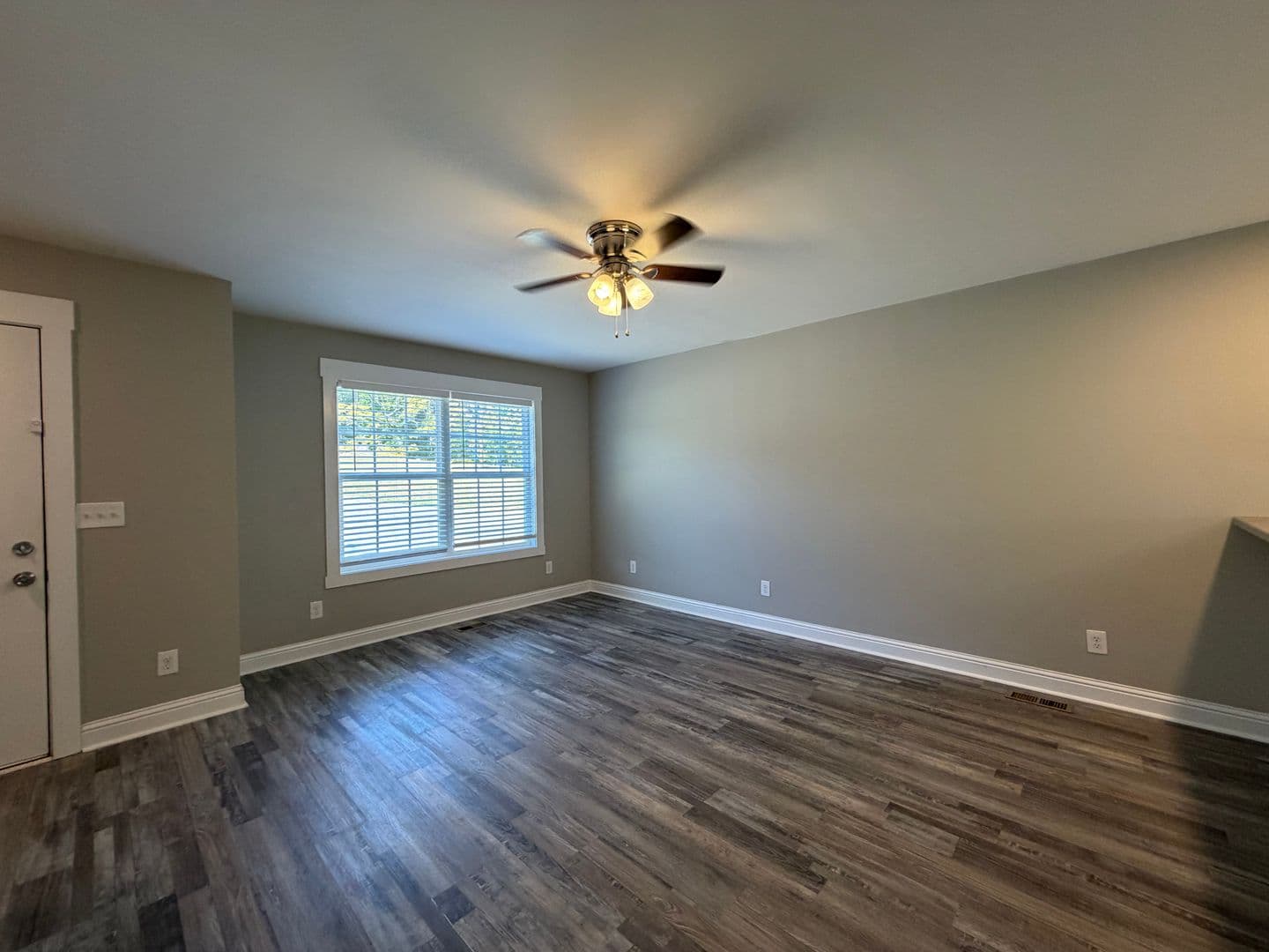 Tunnel Hill Apartment: 312 North Varnell Rd.