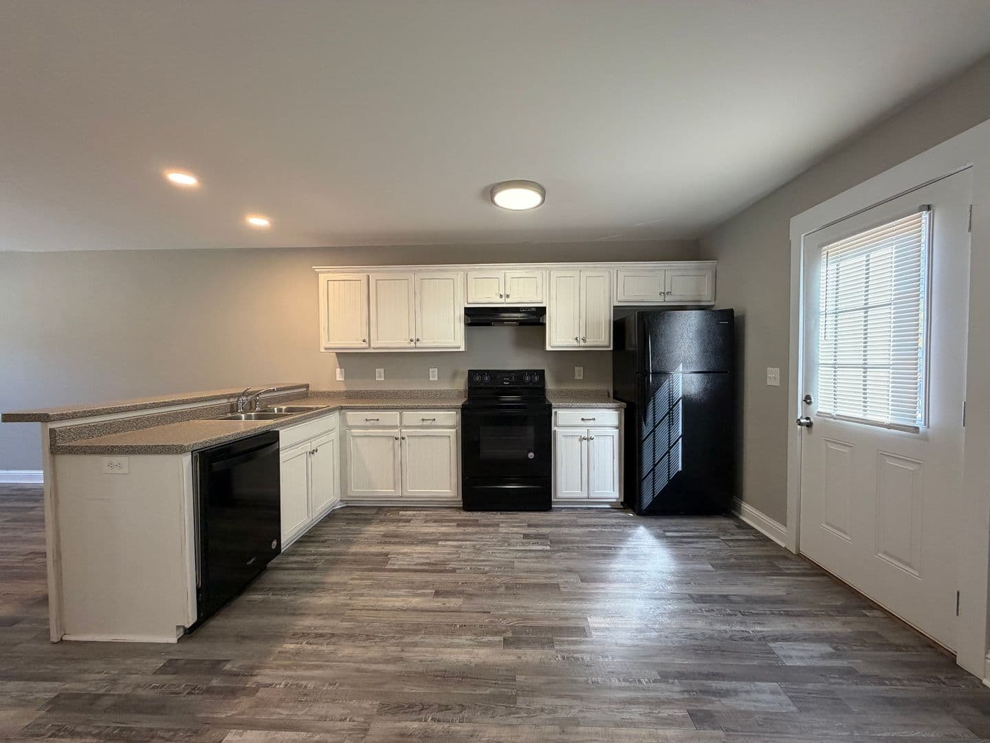 Tunnel Hill Apartment: 312 North Varnell Rd.