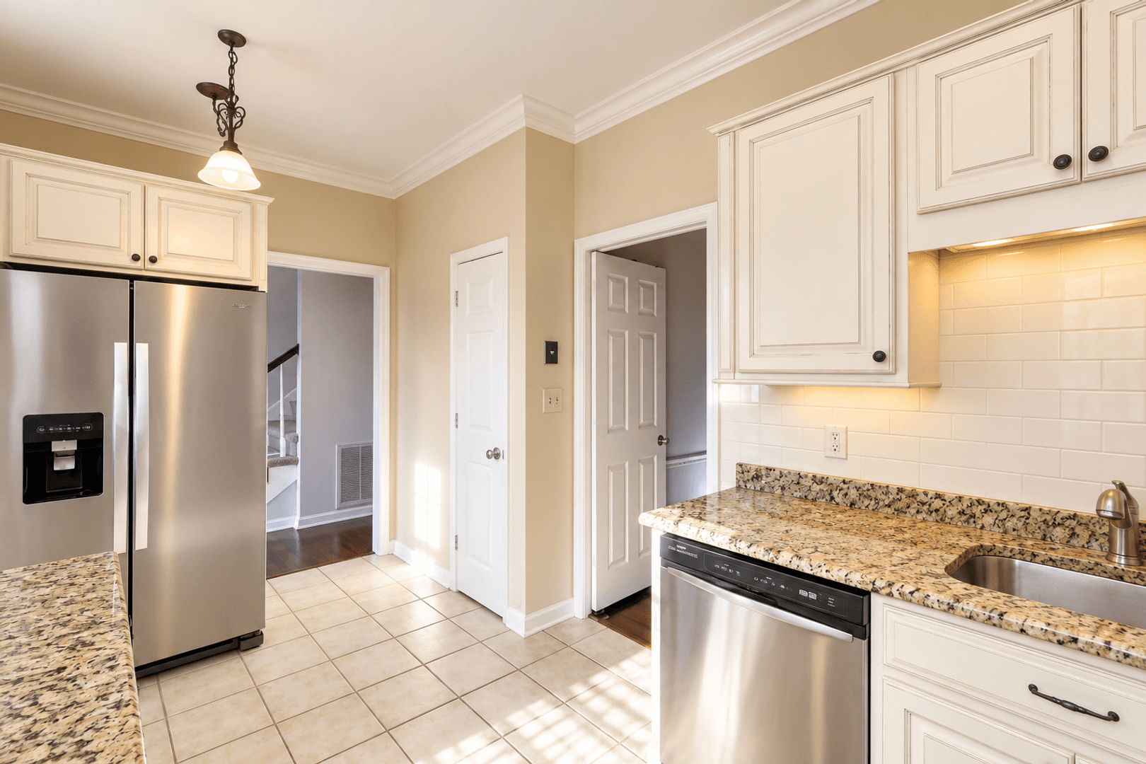 Rome Apartment: 311 E 2nd Ave