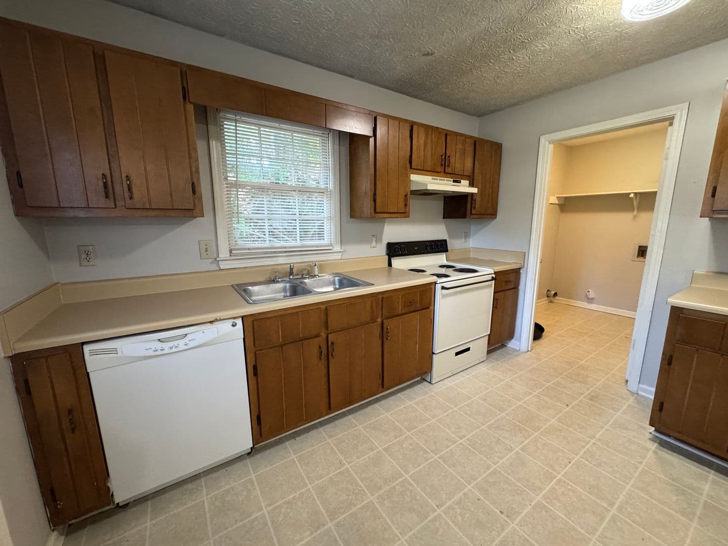 Rome Apartment: 249 Mountain View Rd
