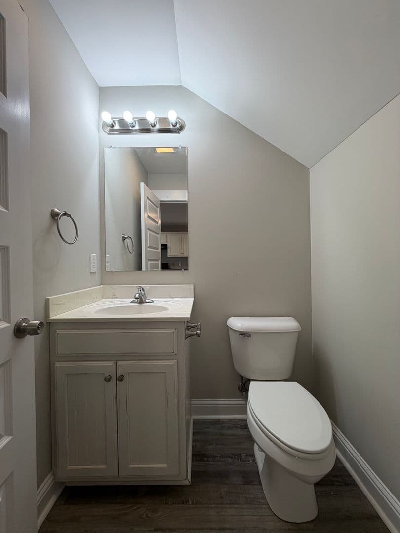 Tunnel Hill Apartment: 312 North Varnell Rd.