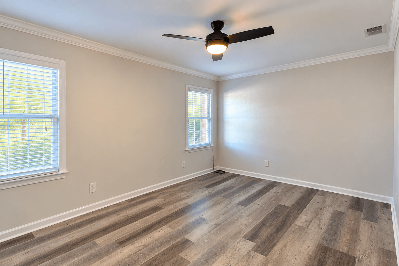 Rome Apartment: 311 E 2nd Ave