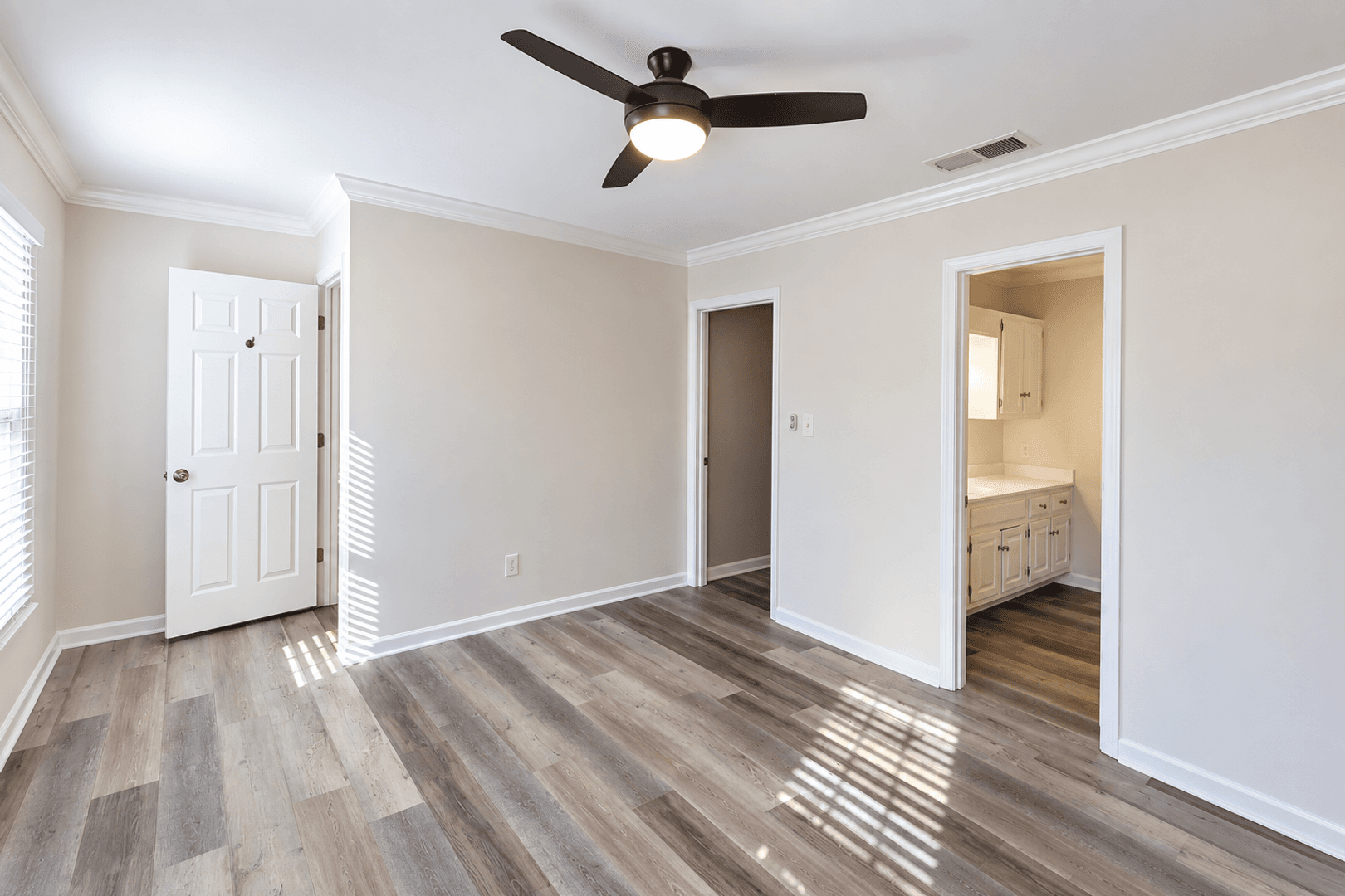 Rome Apartment: 311 E 2nd Ave
