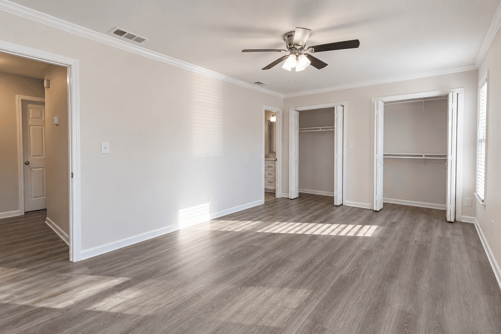 Rome Apartment: 311 E 2nd Ave