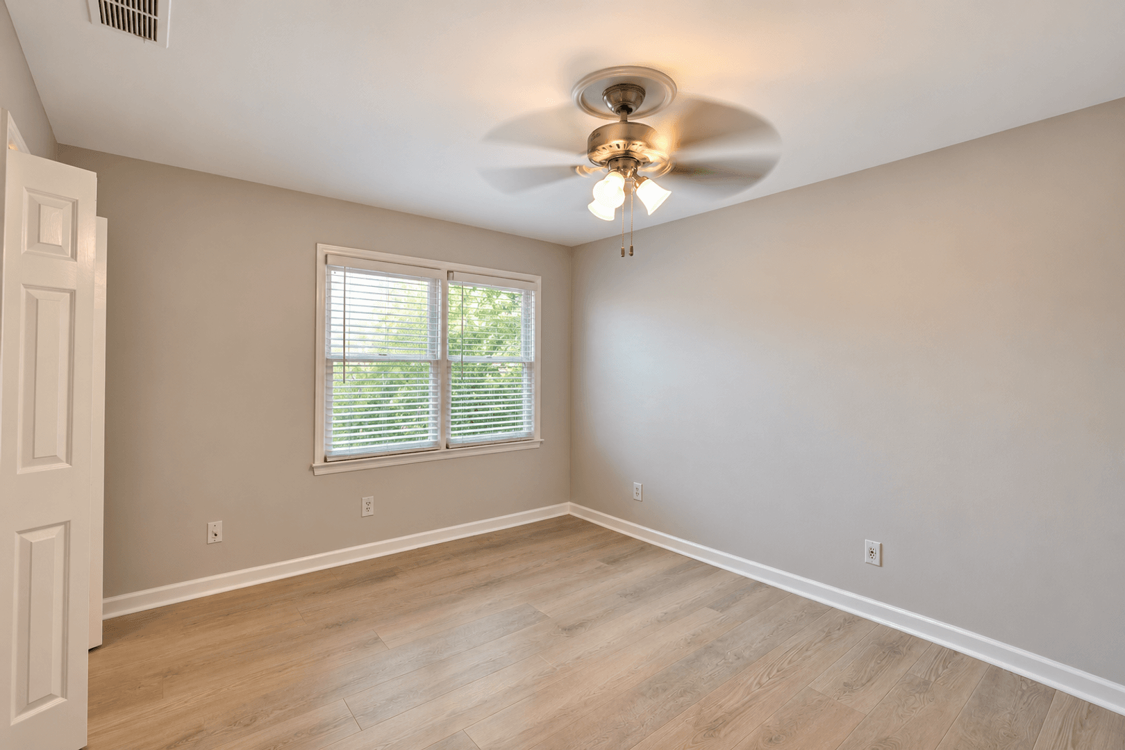 Rome Apartment: 311 E 2nd Ave