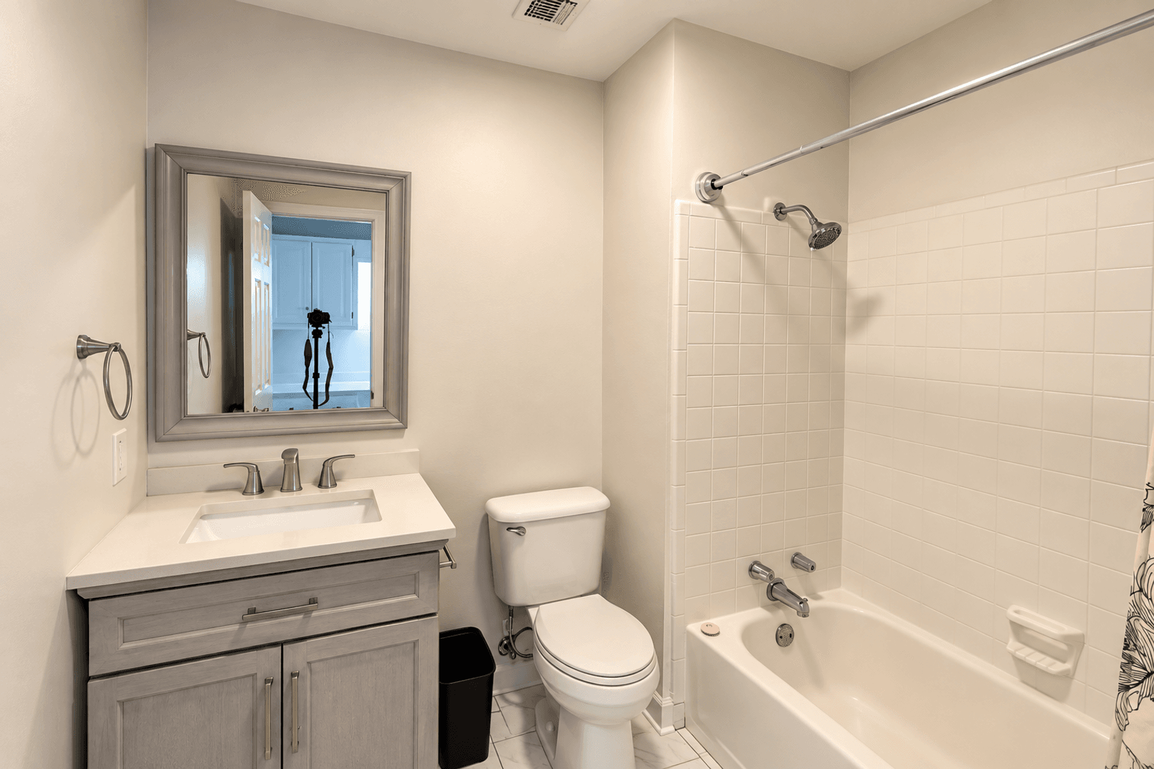 Rome Apartment: 311 E 2nd Ave