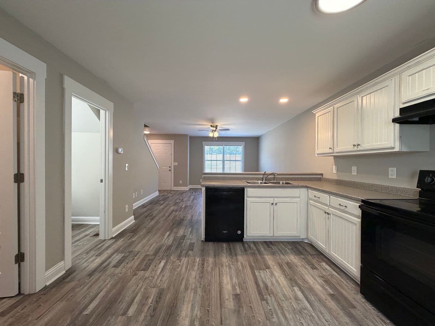 Tunnel Hill Apartment: 312 North Varnell Rd.