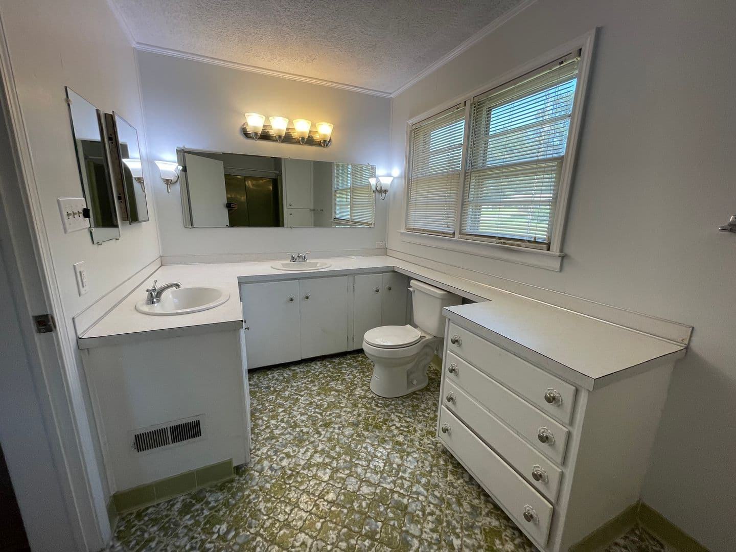 Rome House: 51 Lyons Dr NW