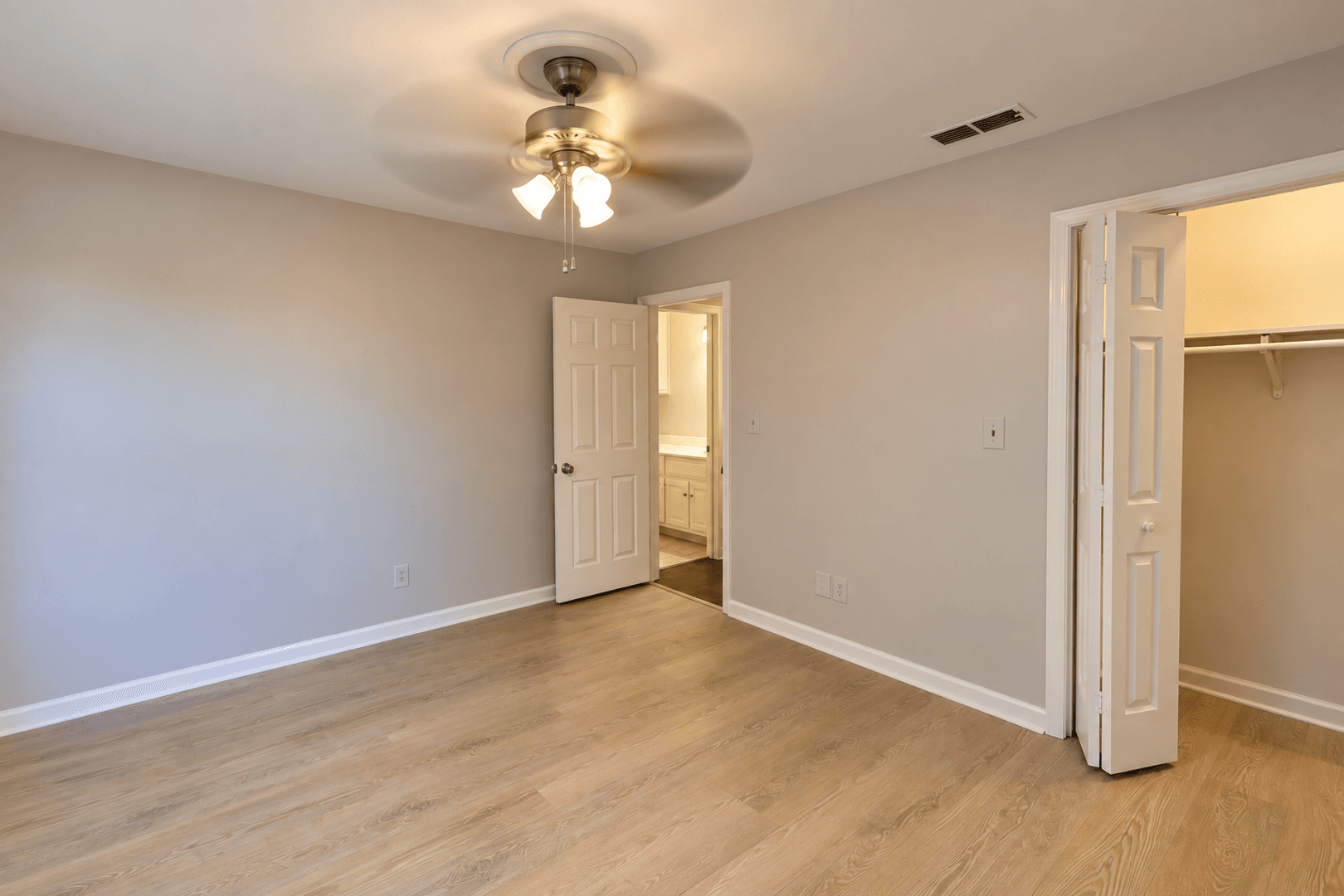 Rome Apartment: 311 E 2nd Ave