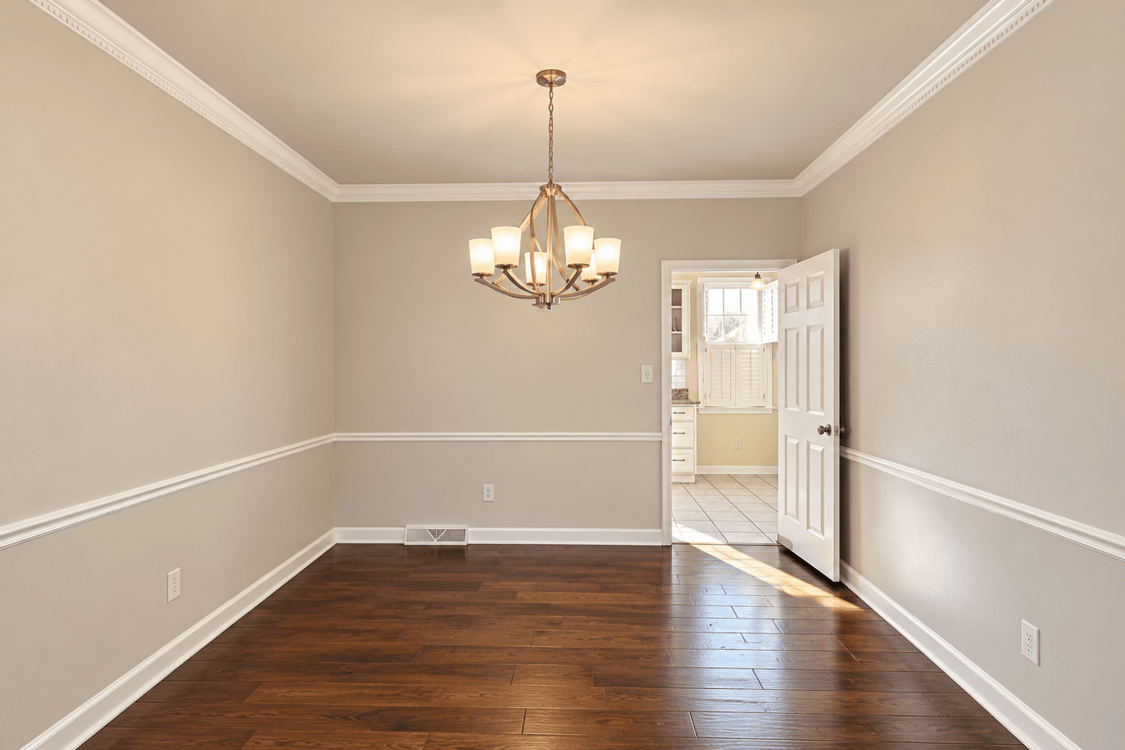 Rome Apartment: 311 E 2nd Ave