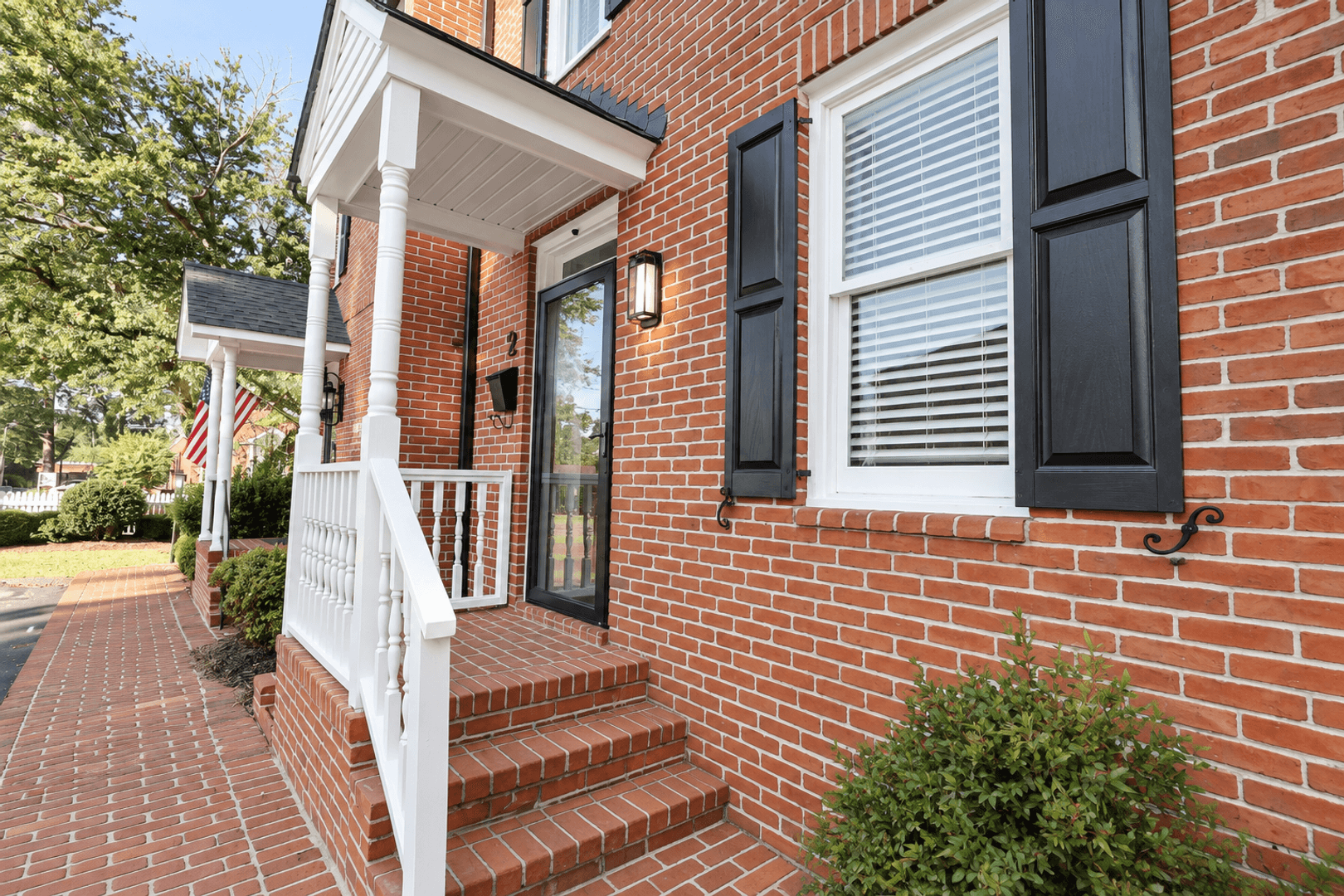 Rome Apartment: 311 E 2nd Ave