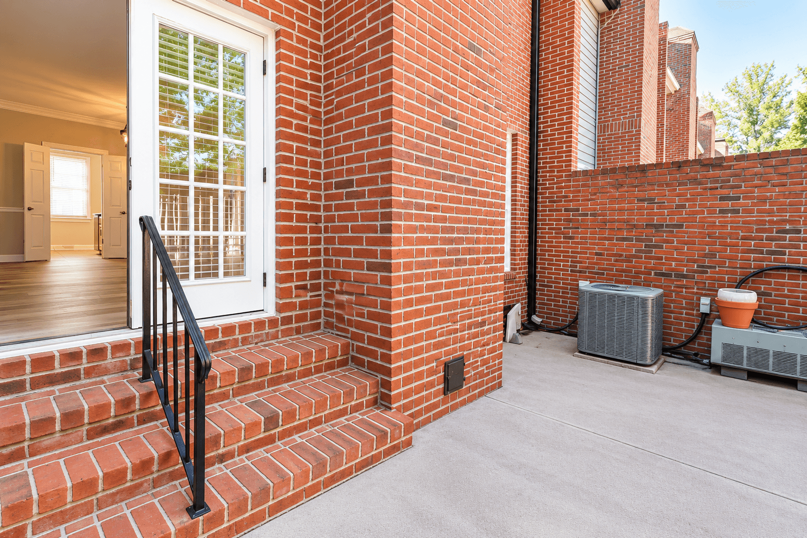 Rome Apartment: 311 E 2nd Ave
