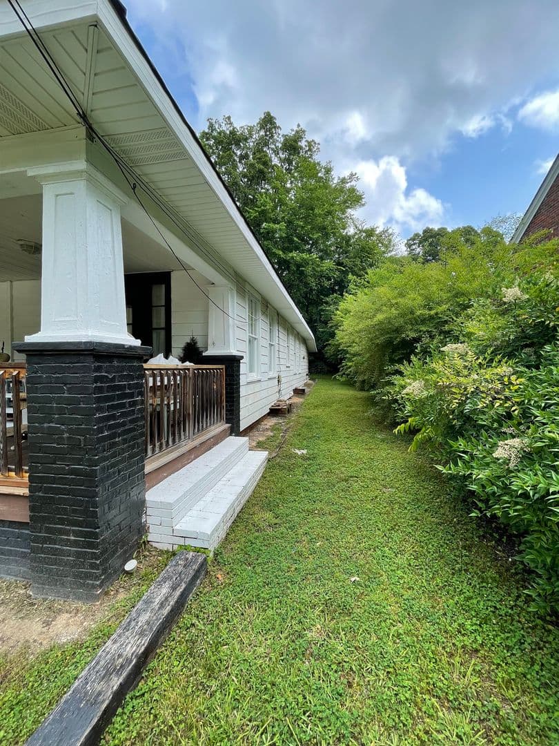 Rome House: 1103 E 2nd Ave