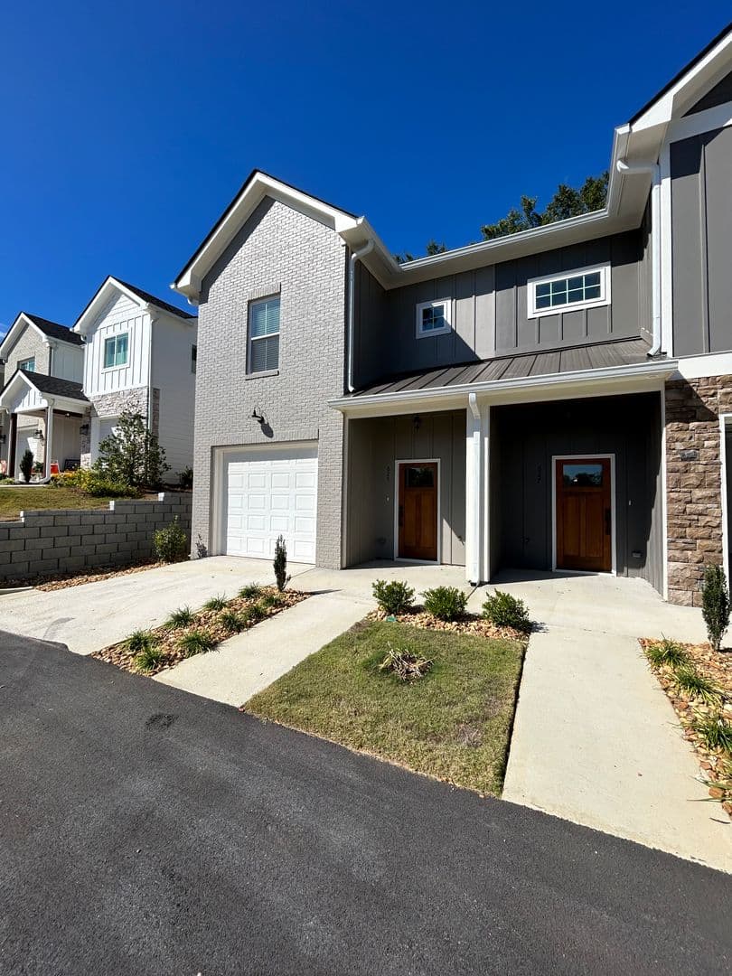 Rome Townhome: 625 E 3rd St Unit 11
