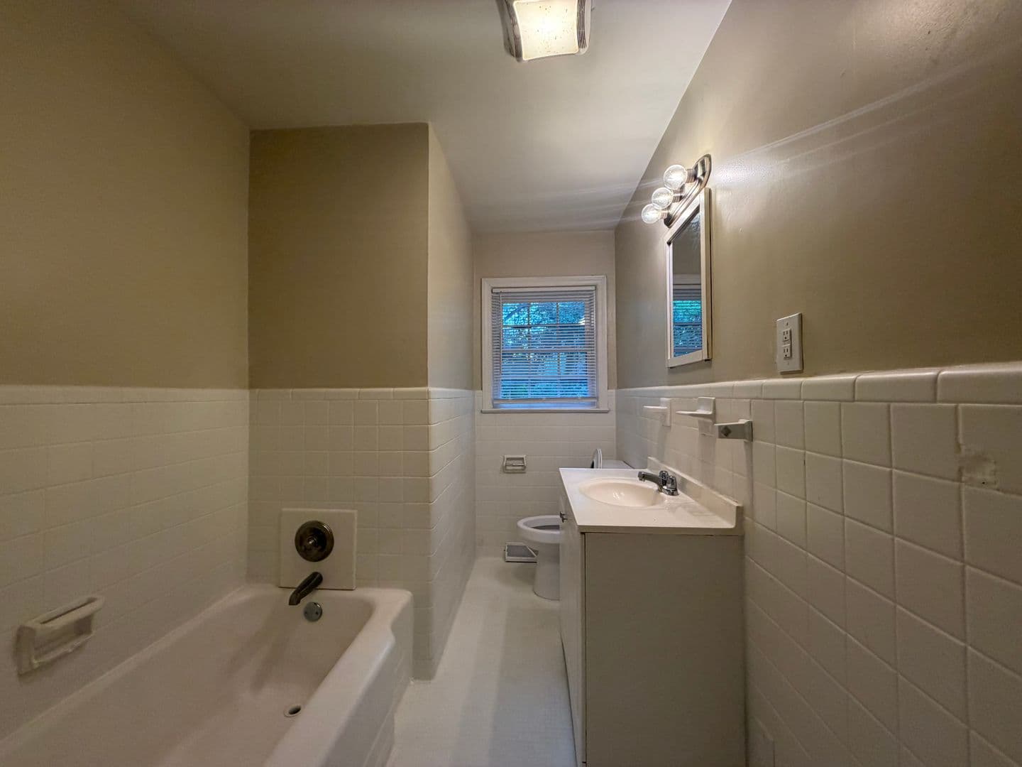 Rome House: 1 Northwood Drive Rome