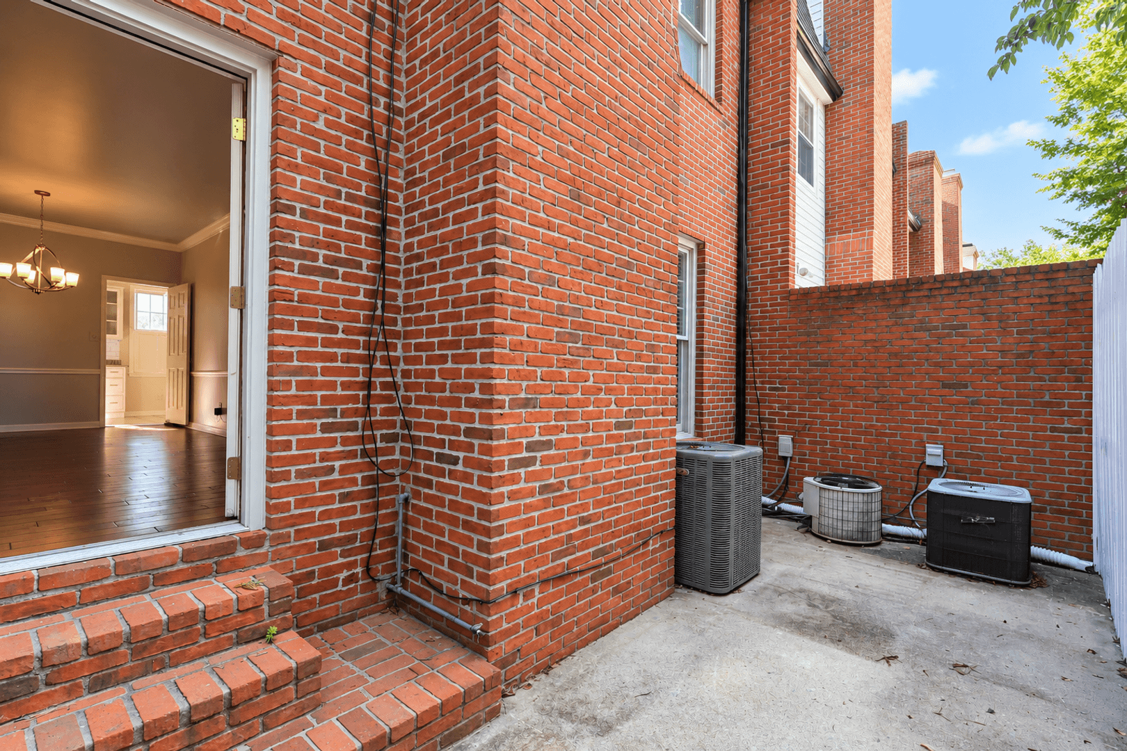 Rome Apartment: 311 E 2nd Ave
