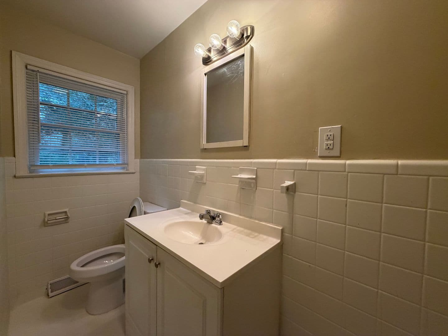 Rome House: 1 Northwood Drive Rome