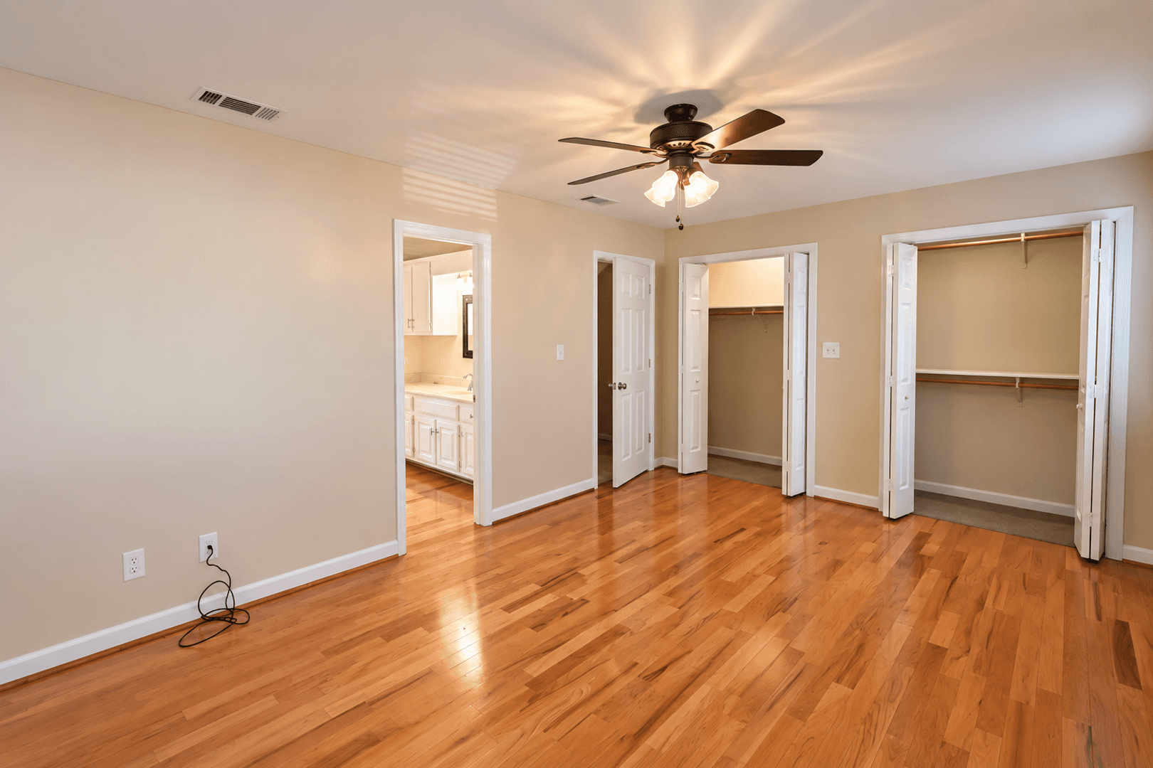 Rome Apartment: 311 E 2nd Ave