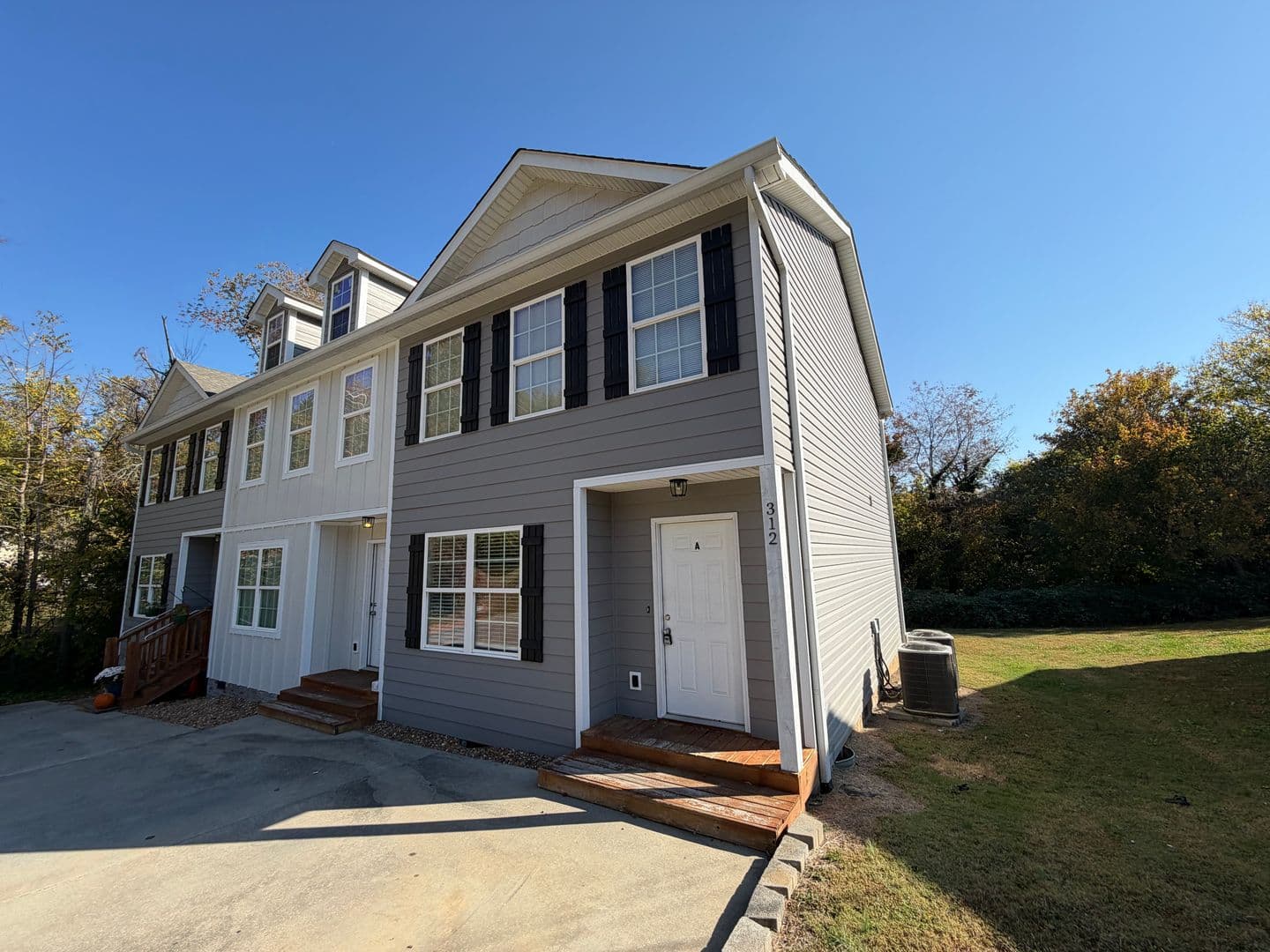 Tunnel Hill Apartment: 312 North Varnell Rd.