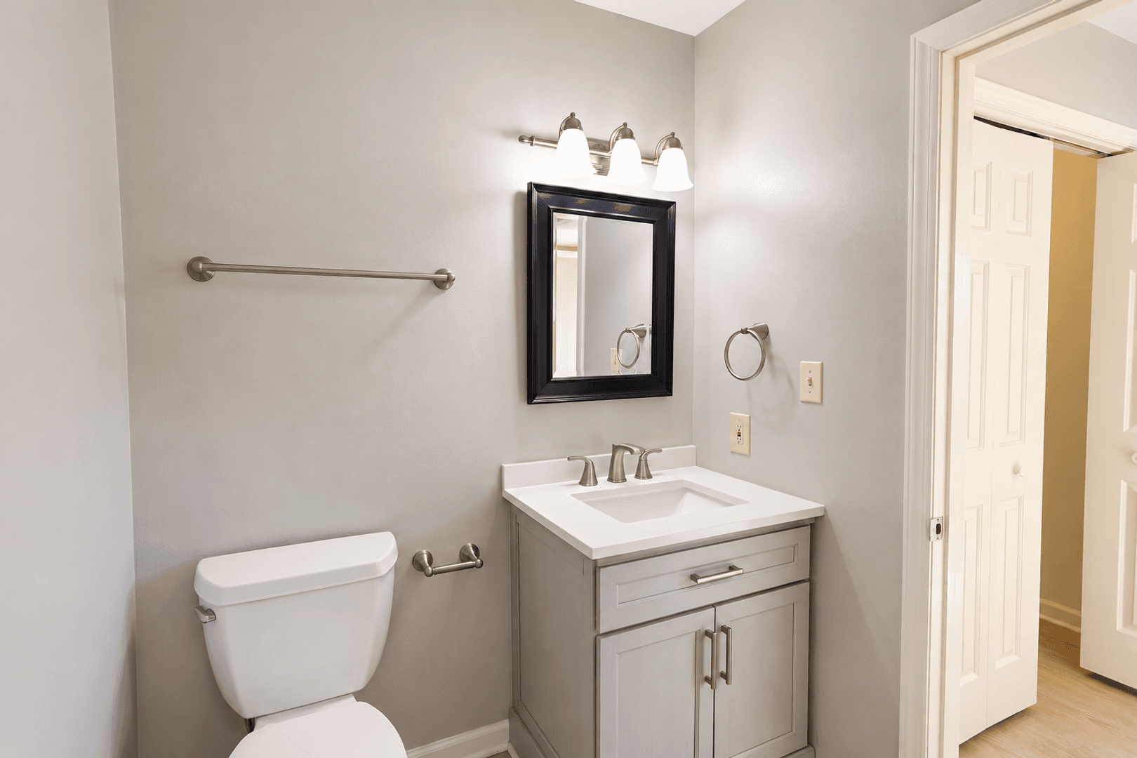 Rome Apartment: 311 E 2nd Ave