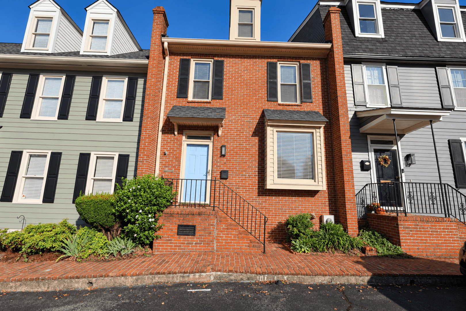 Rome Apartment: 311 E 2nd Ave