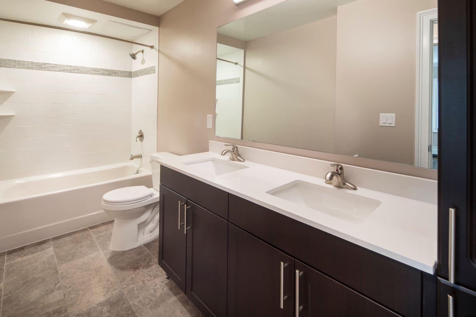 Bergenfield Apartment: 16 Hickory Avenue