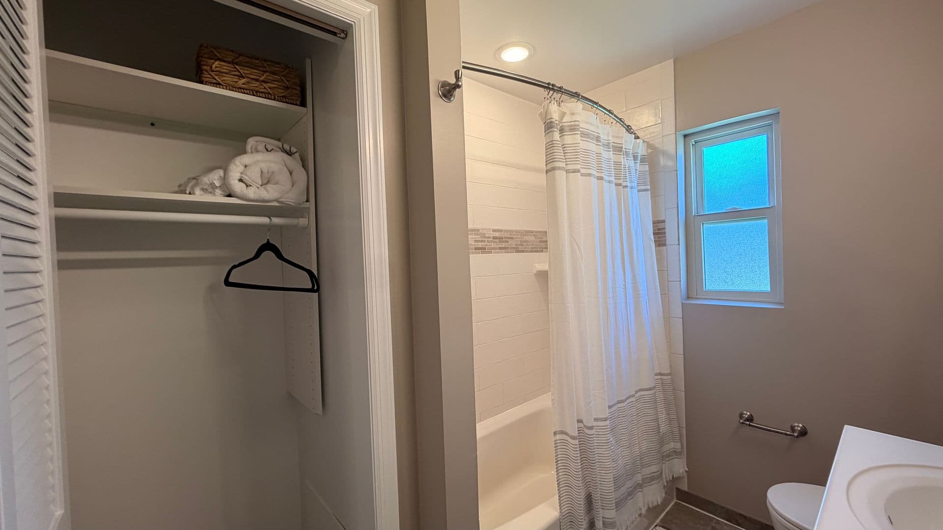 Leonia Apartment: 405 - 425 Broad Avenue,