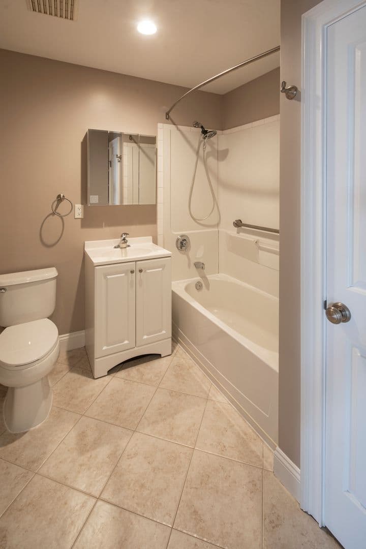 Bergenfield Apartment: 47 Legion Drive
