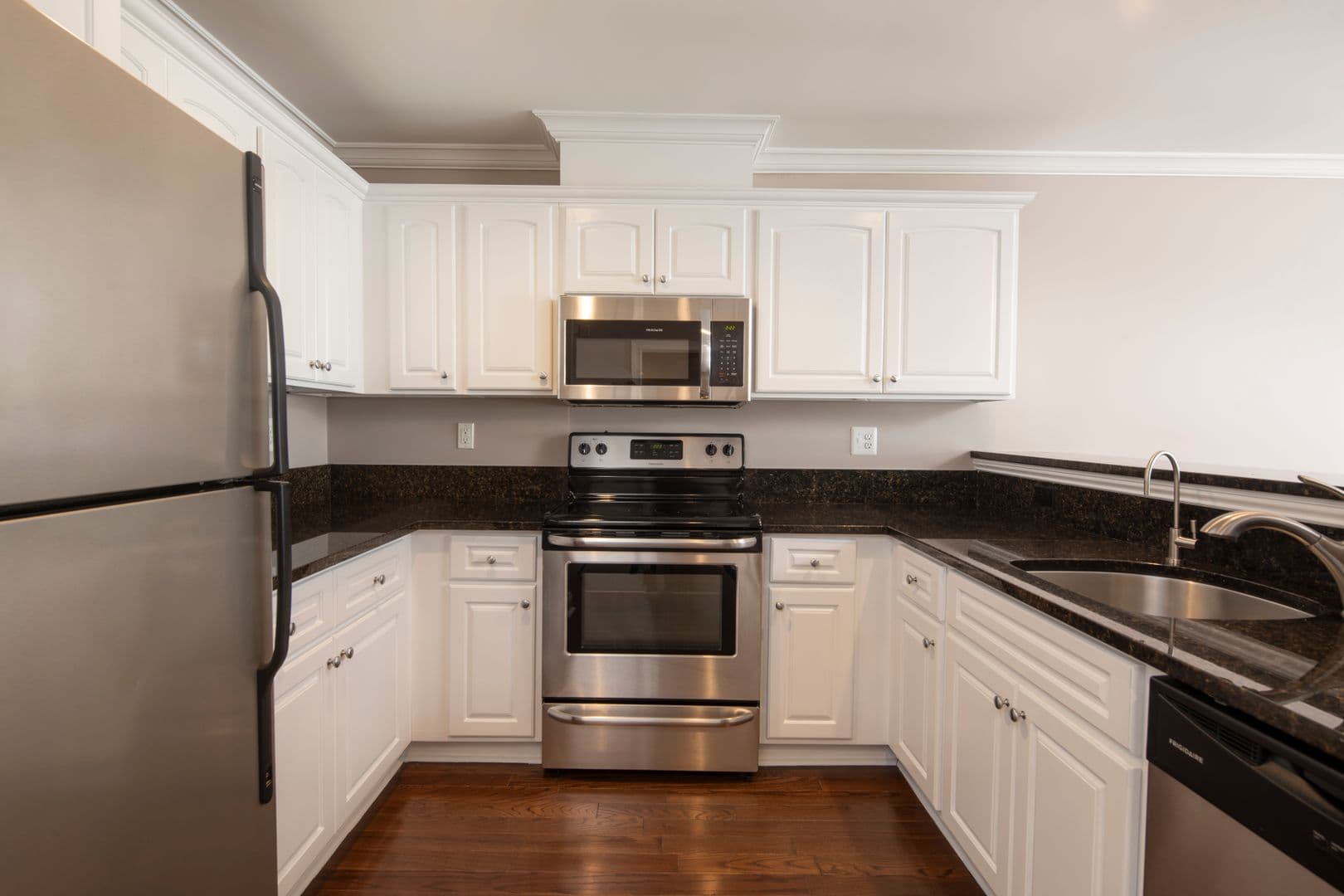 Bergenfield Apartment: 47 Legion Drive