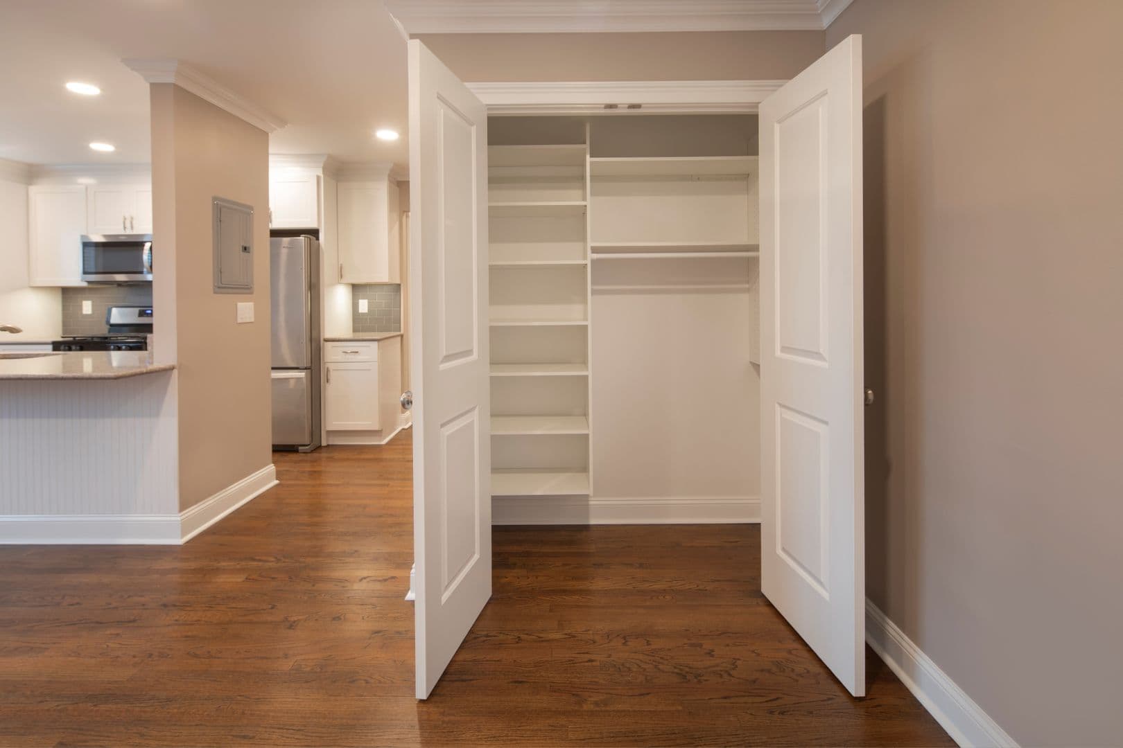 Bergenfield Apartment: 16 Hickory Avenue