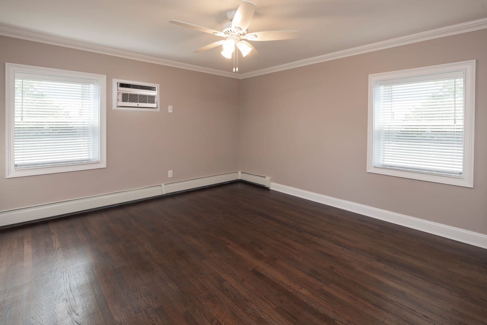 Bergenfield Apartment: 16 Hickory Avenue