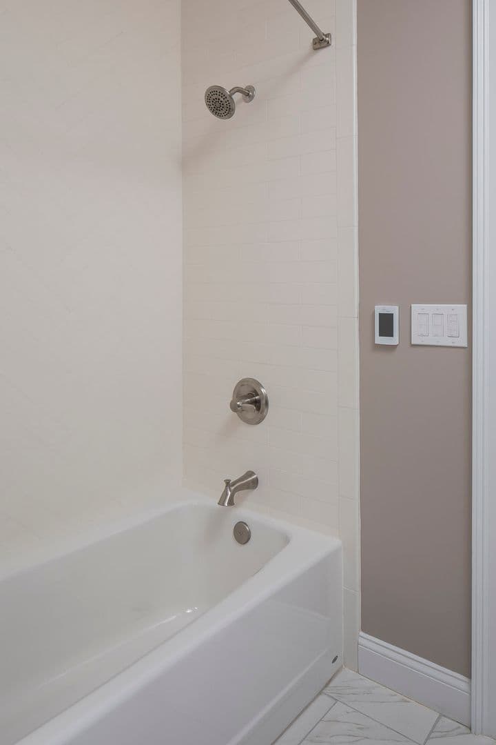 Bergenfield Apartment: 121 North Washington Avenue