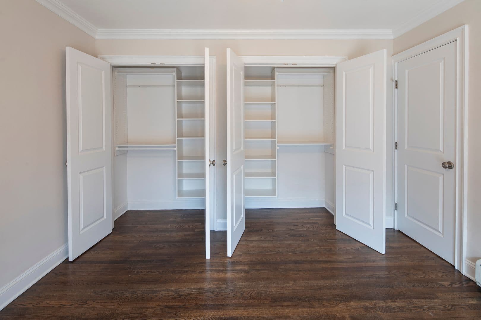 Englewood Apartment: 60 East Linden Avenue