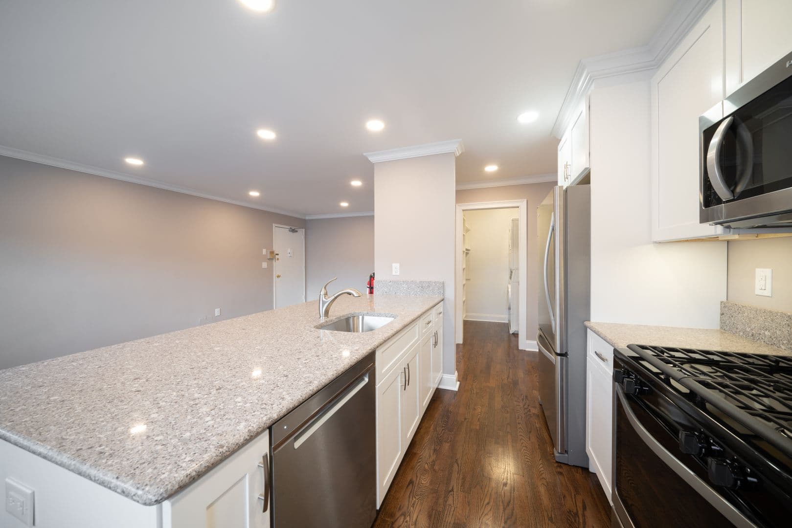 Bergenfield Apartment: 16 Hickory Avenue
