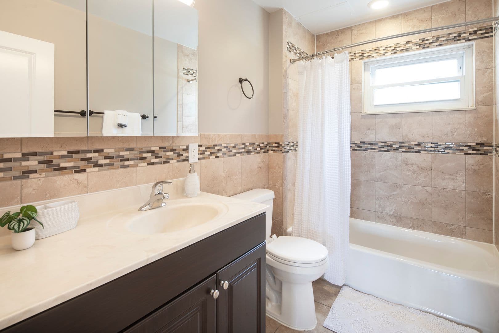 Englewood Apartment: 60 East Linden Avenue