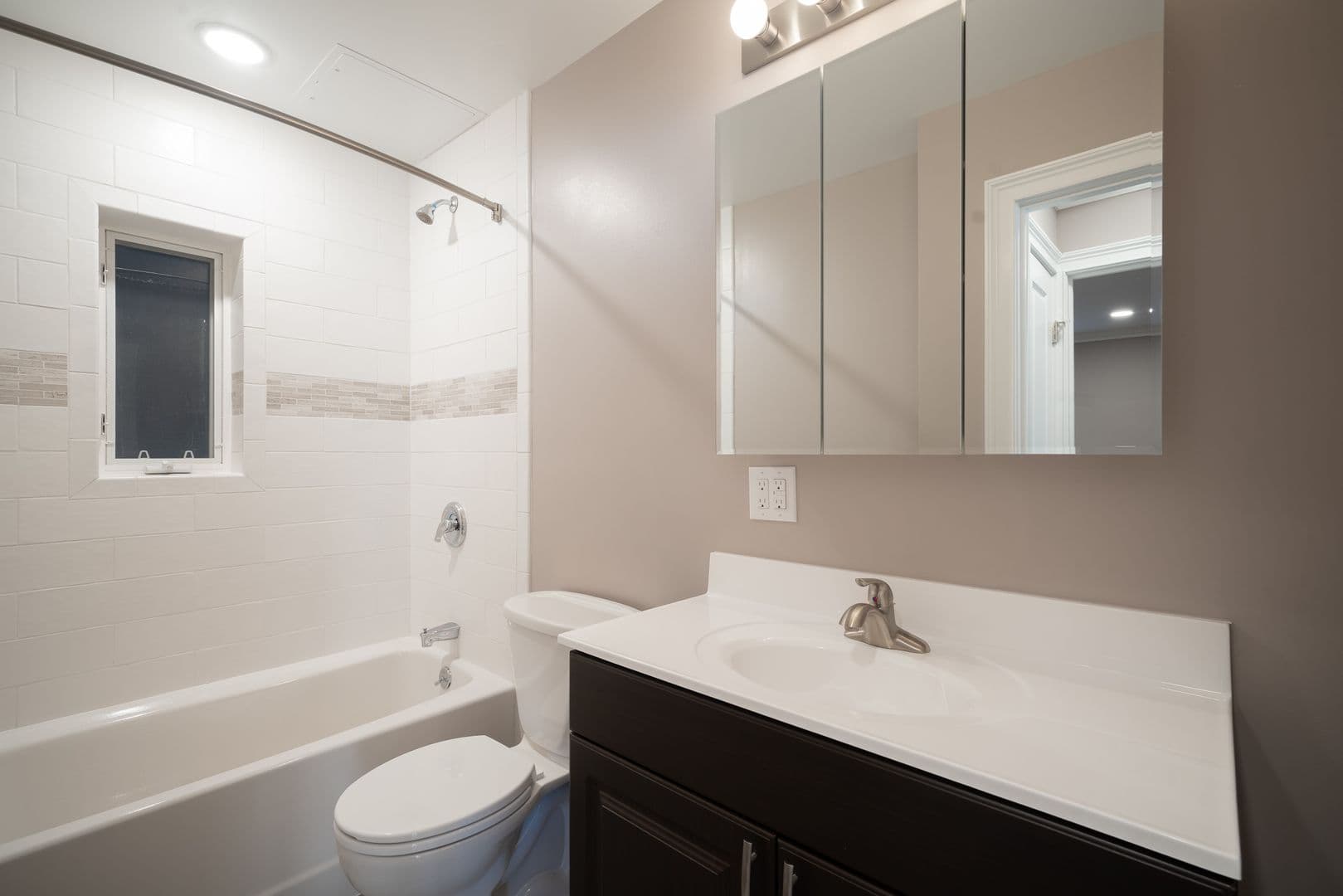 Bergenfield Apartment: 16 Hickory Avenue