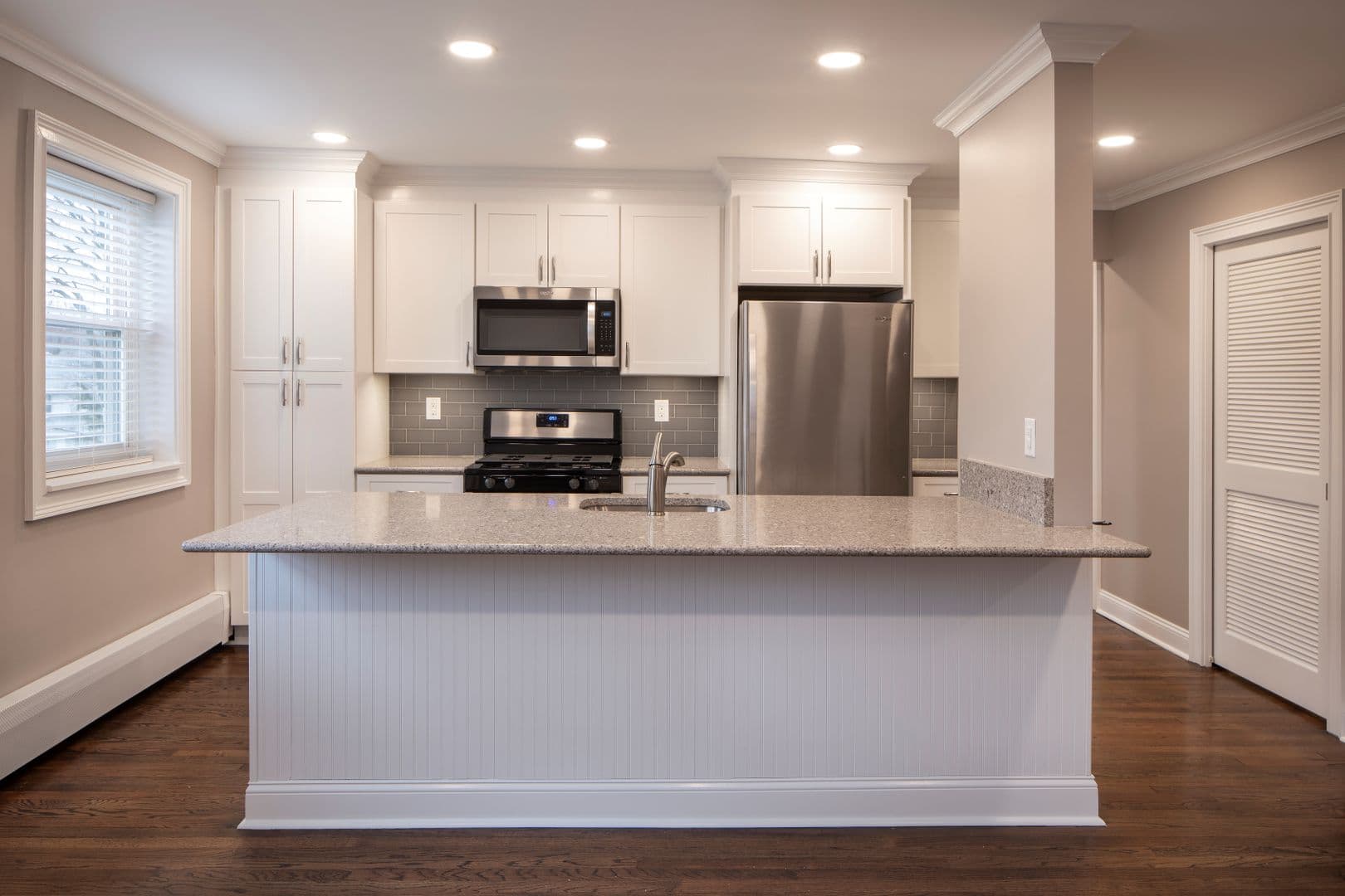 Bergenfield Apartment: 16 Hickory Avenue