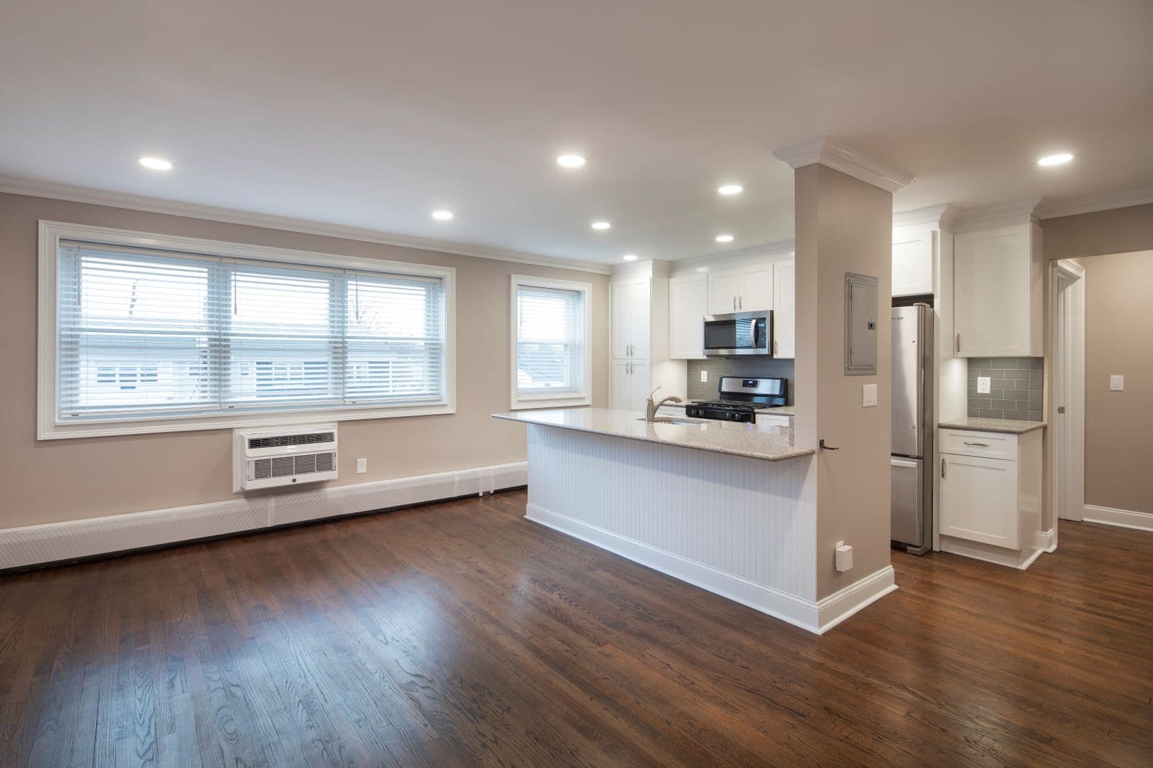 Bergenfield Apartment: 16 Hickory Avenue