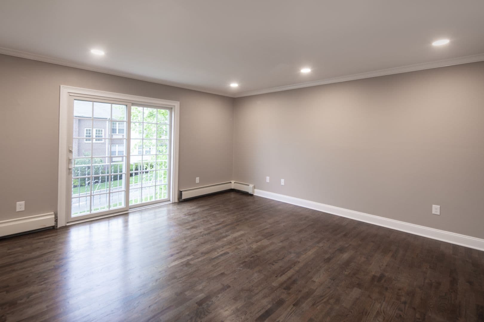 Westwood Apartment: 19 & 57 Crest Street