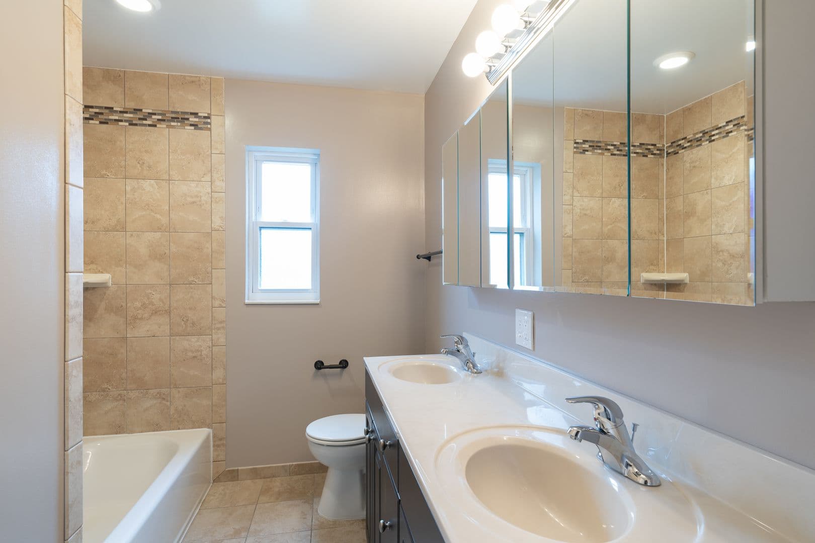 Leonia Apartment: 405 - 425 Broad Avenue,