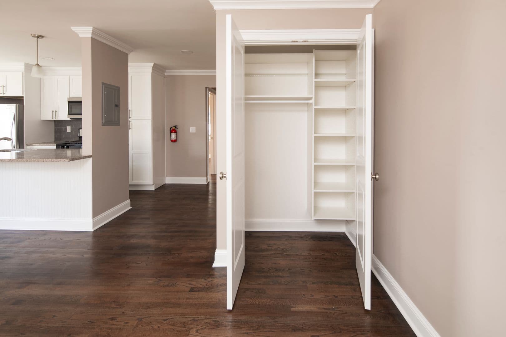 Bergenfield Apartment: 16 Hickory Avenue