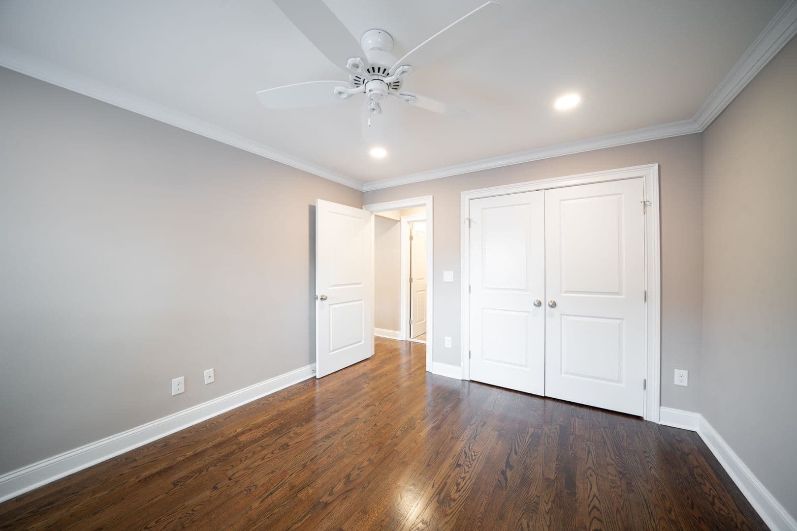Bergenfield Apartment: 16 Hickory Avenue
