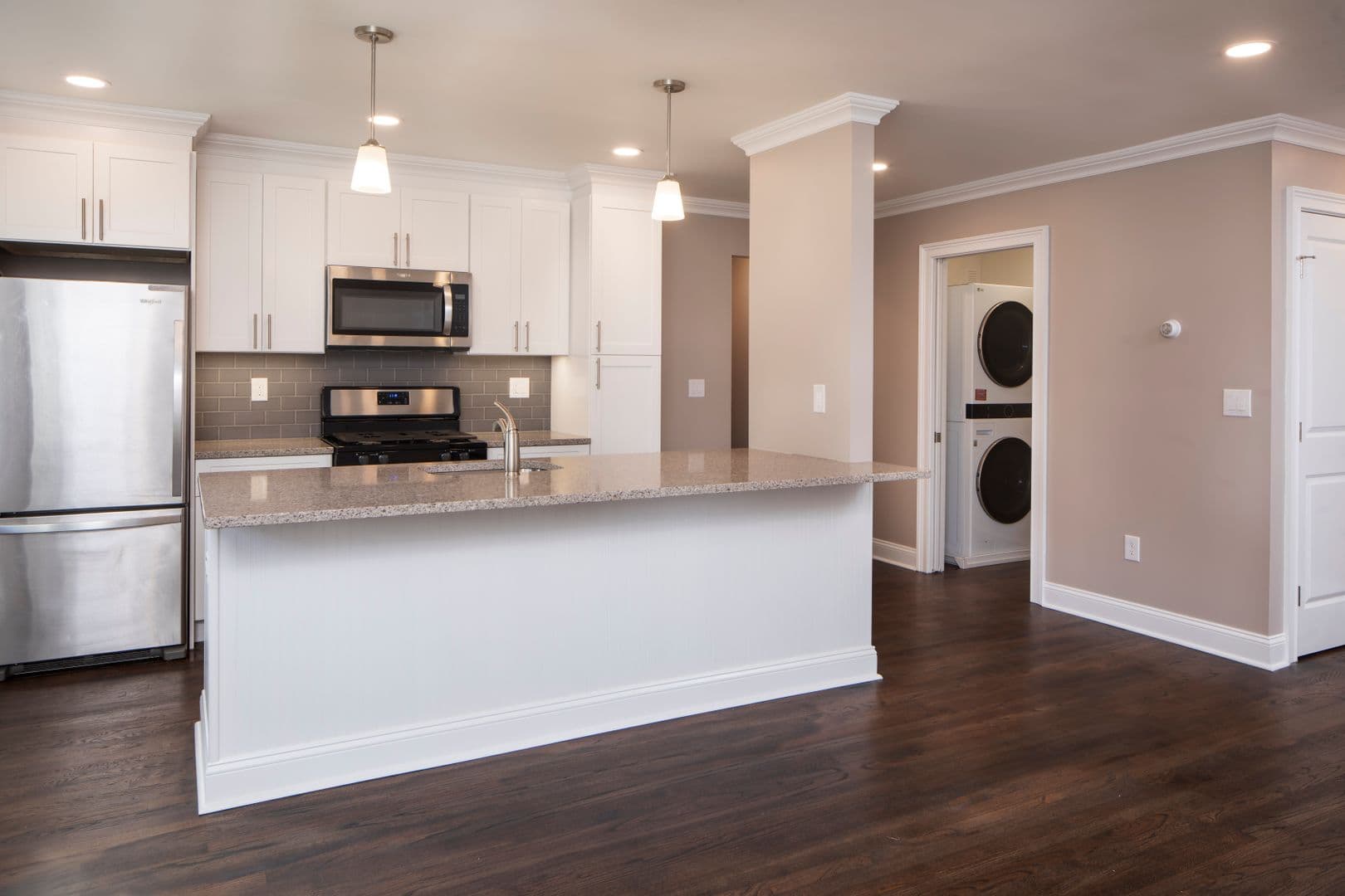 Bergenfield Apartment: 16 Hickory Avenue