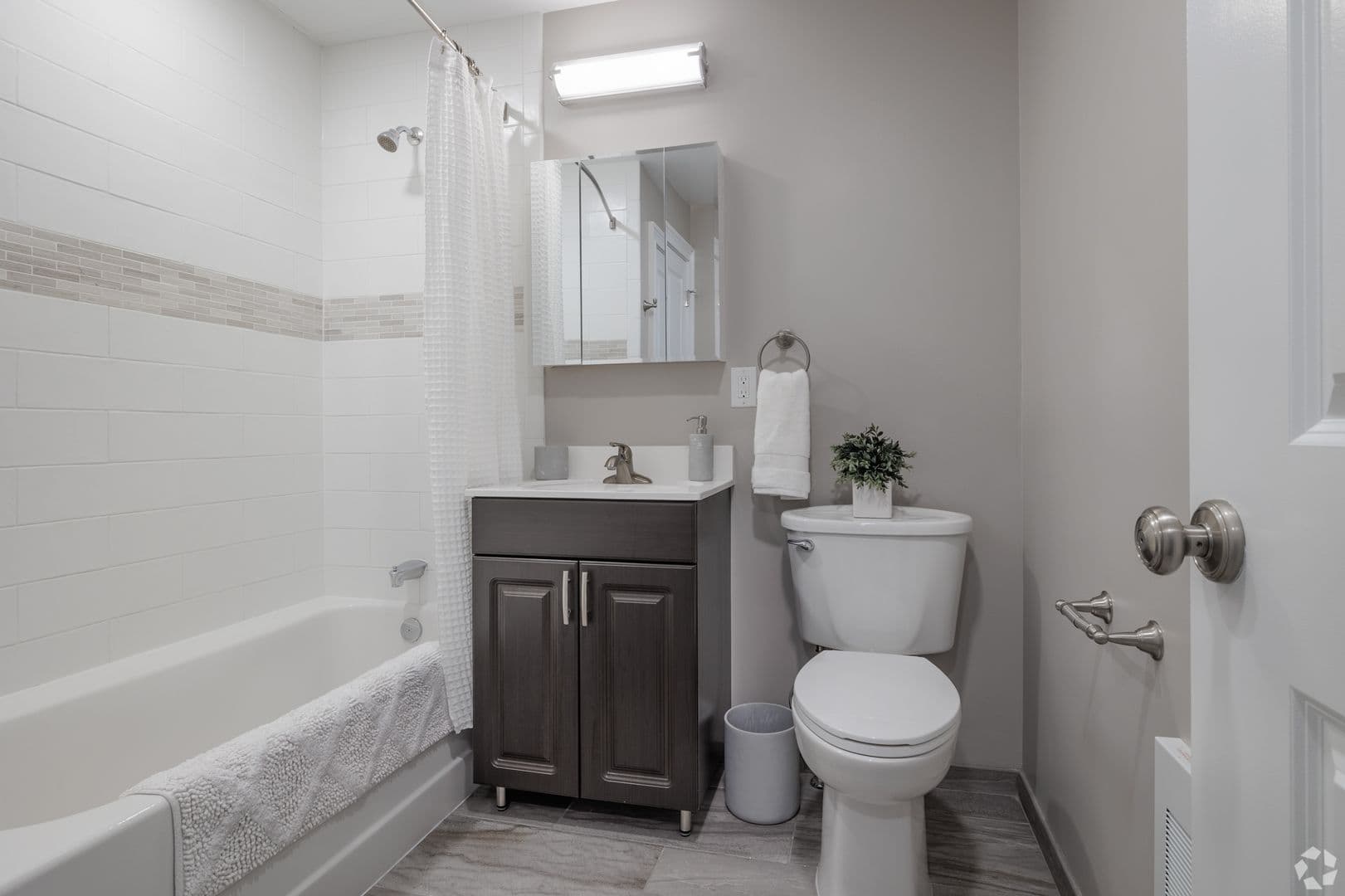 Bergenfield Apartment: 47 Legion Drive